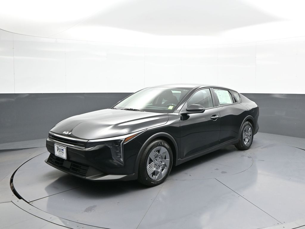 2025 Kia K4 LX AT's photo
