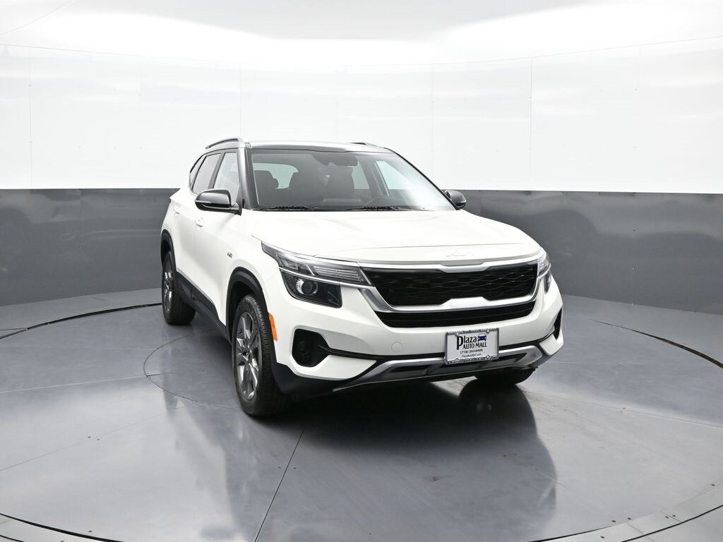 2023 Kia Seltos S photo 3