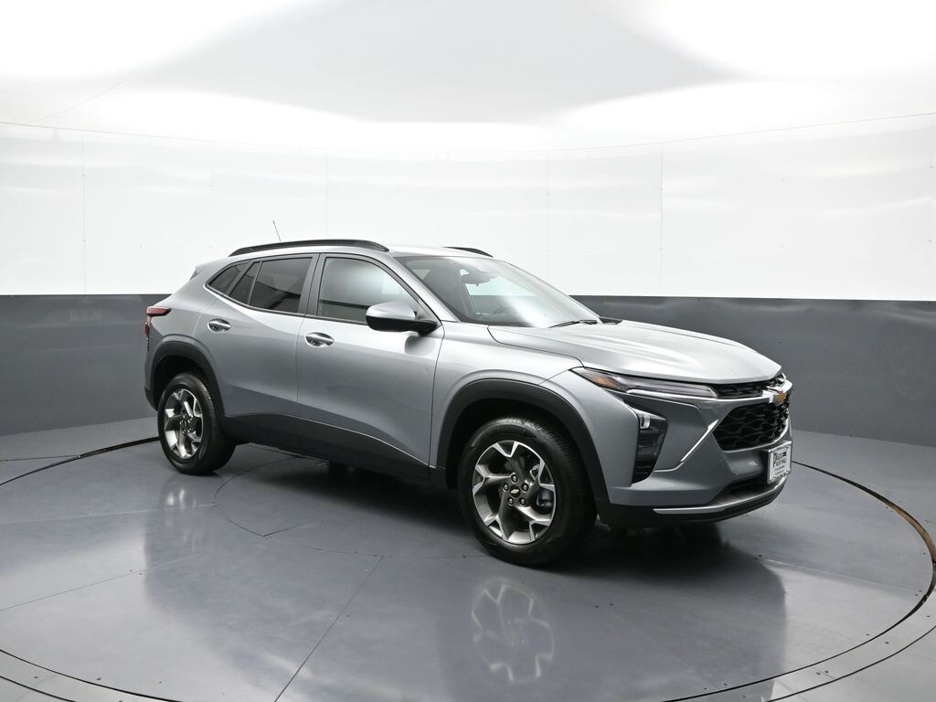 2025 Chevrolet Trax LT photo 4