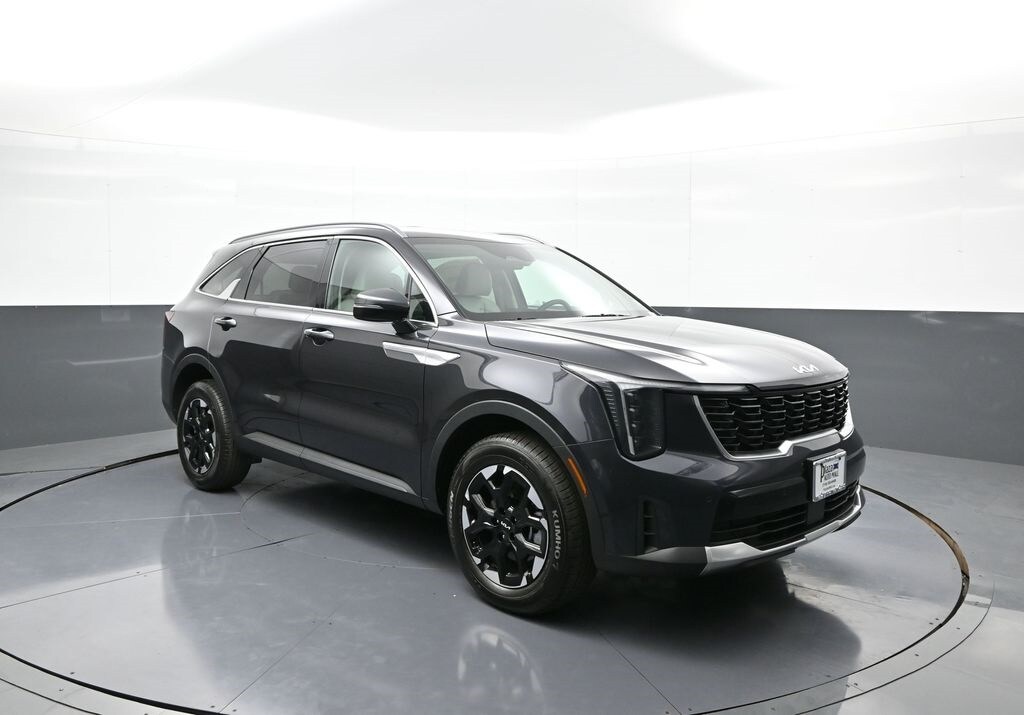 2025 Kia Sorento S photo 2