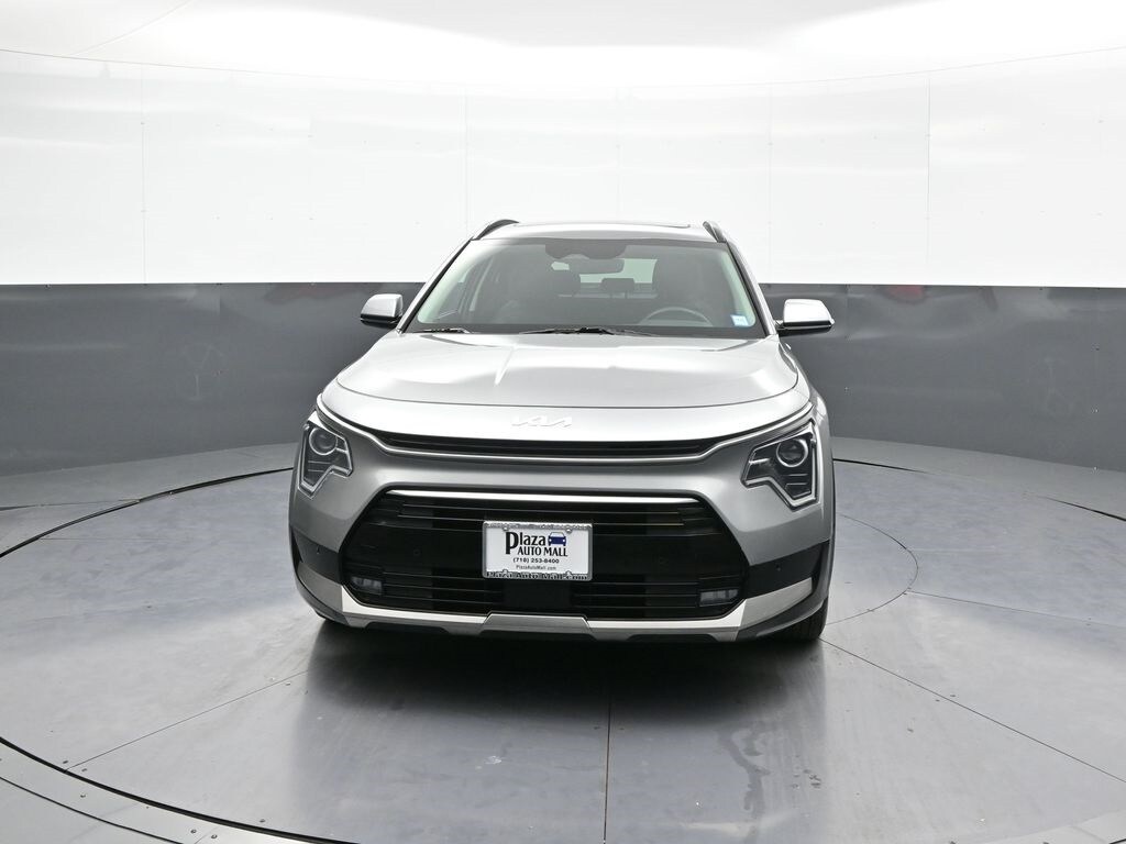 2023 Kia Niro SX photo 2