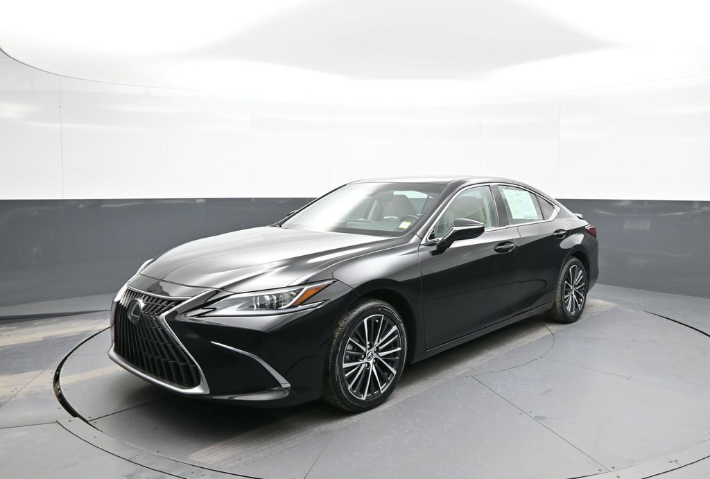 2024 Lexus ES 300h 300h's photo