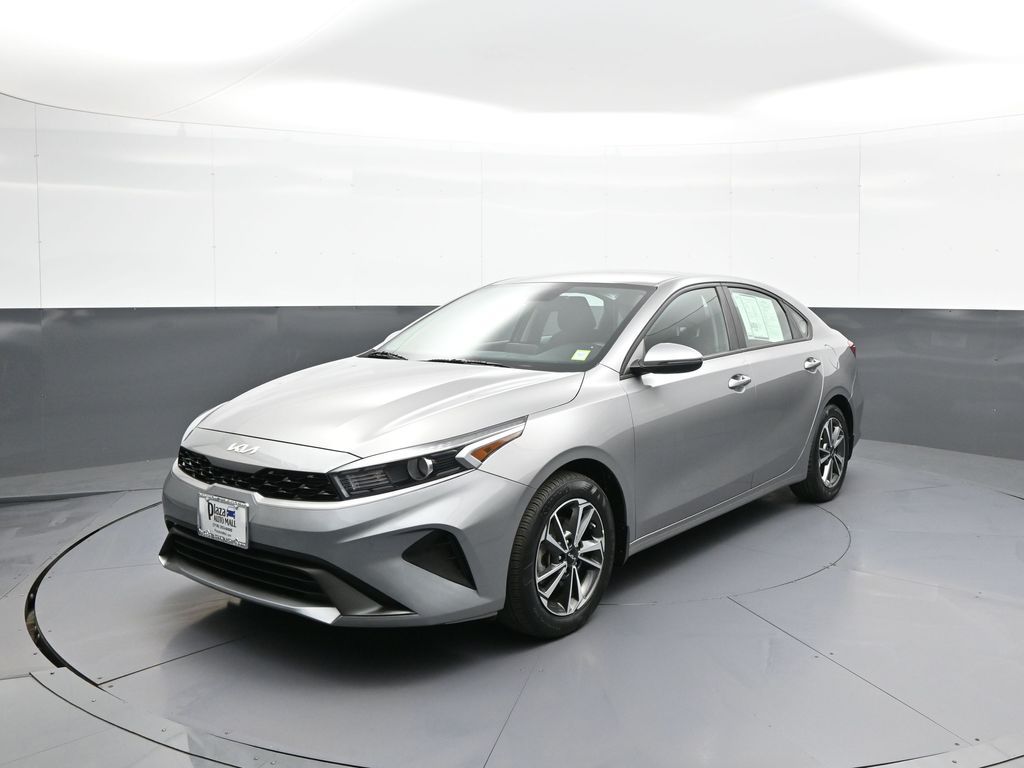 2023 Kia Forte LXS AT's photo