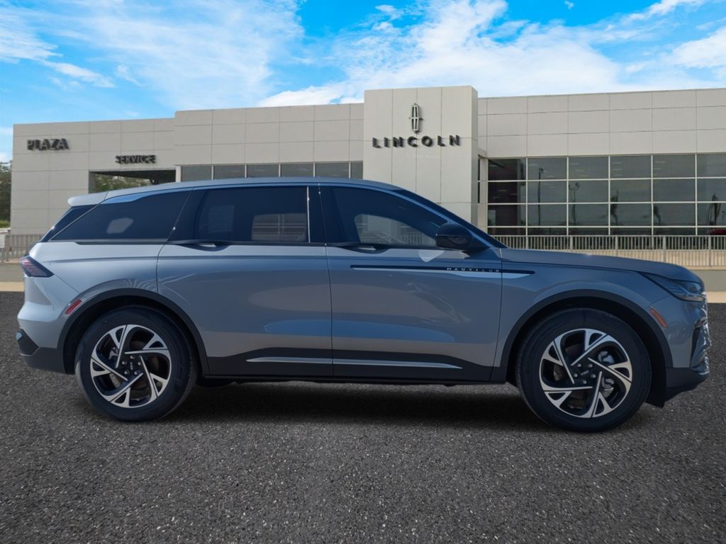 2025 Lincoln Nautilus Premiere photo 2