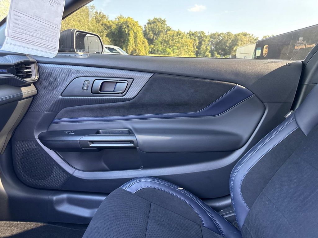 2025 Ford Mustang Dark Horse - Photo 16