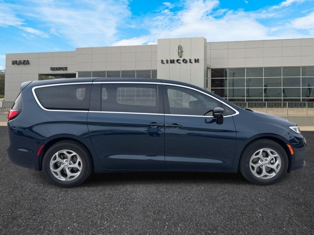 Used 2024 Chrysler Pacifica Limited Minivan/Van