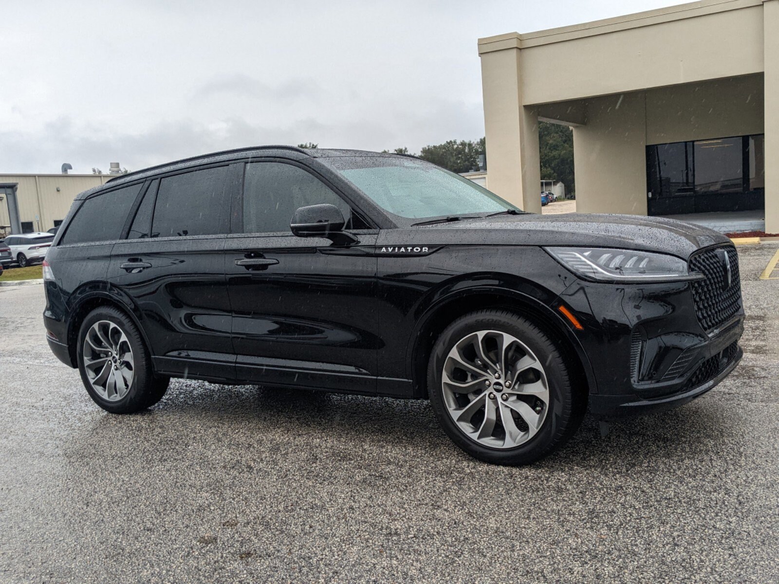 2025 Lincoln Aviator Premiere photo 2