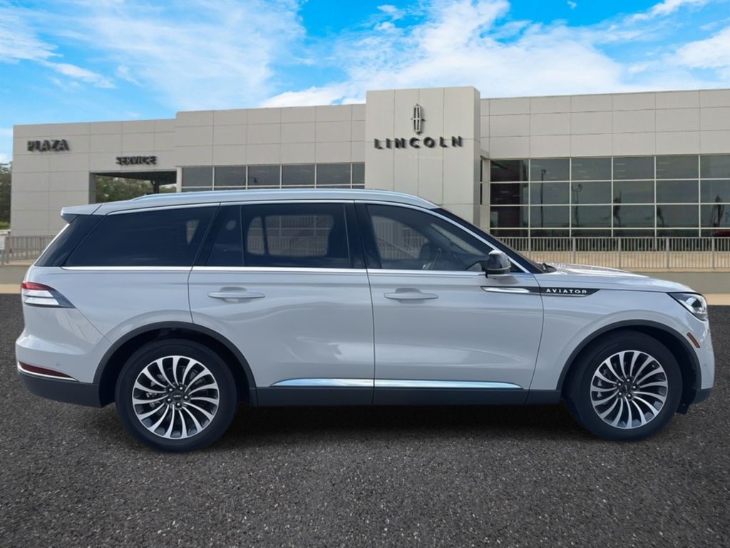 2021 Lincoln Aviator Reserve photo 2