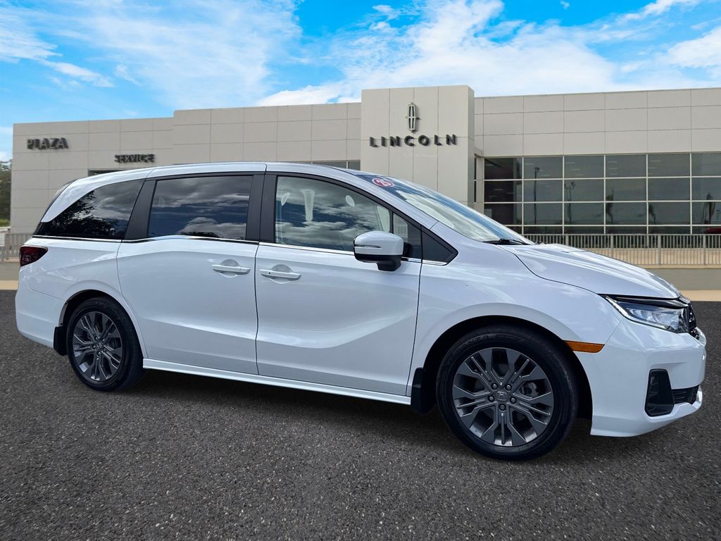 2025 Honda Odyssey Touring's photo