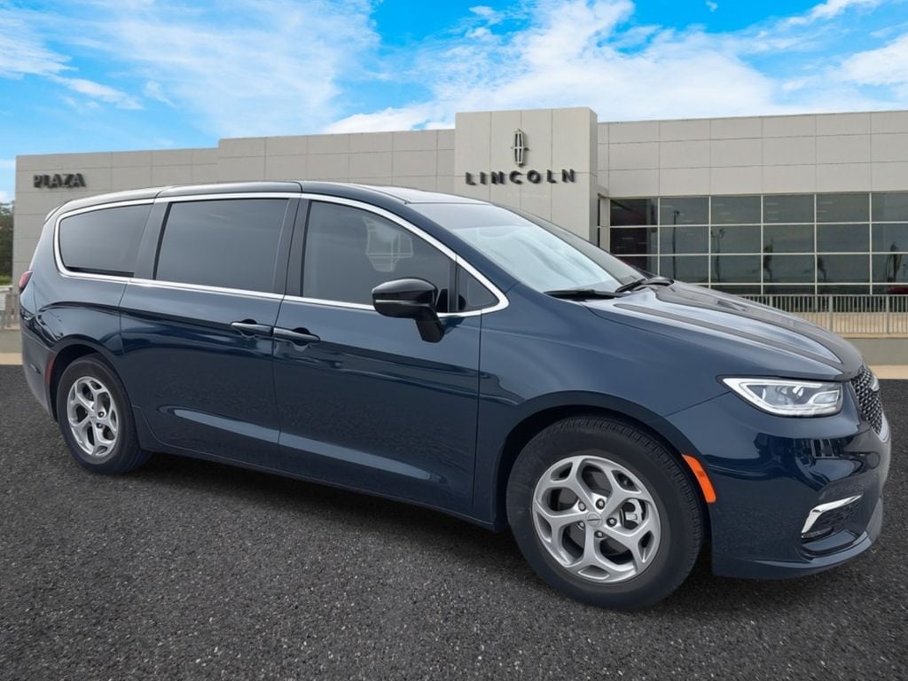 Used 2024 Chrysler Pacifica Limited Minivan/Van