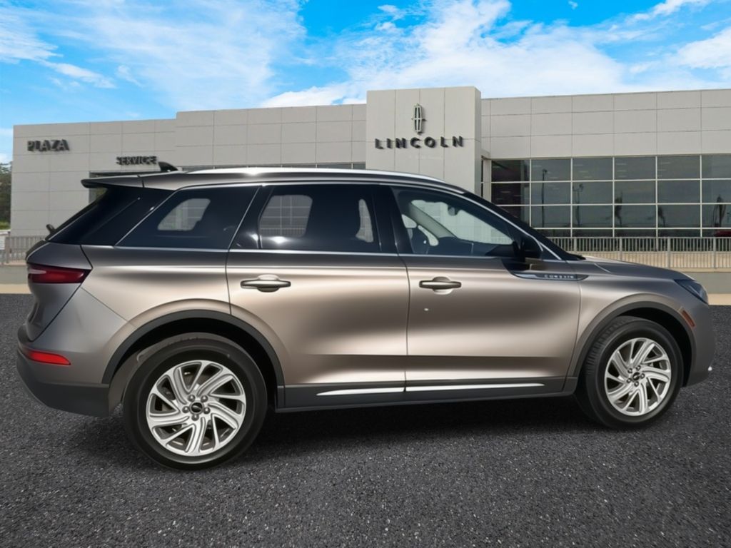 2020 Lincoln Corsair Standard photo 3
