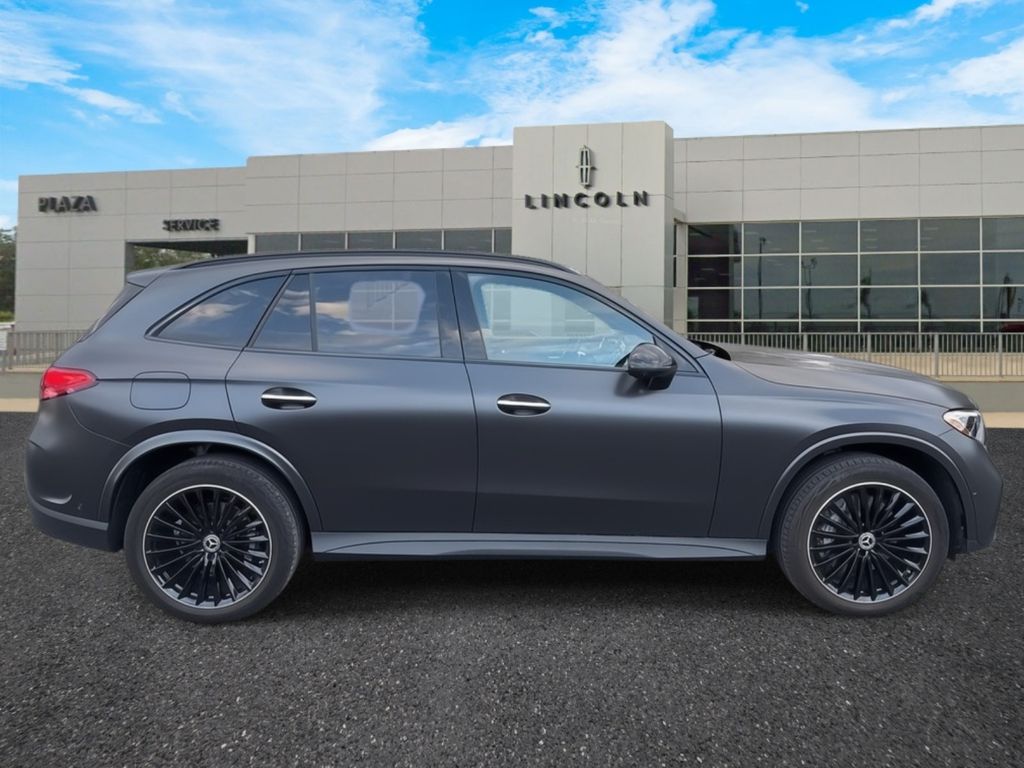 2025 Mercedes Benz GLC 300 4MATIC photo 2