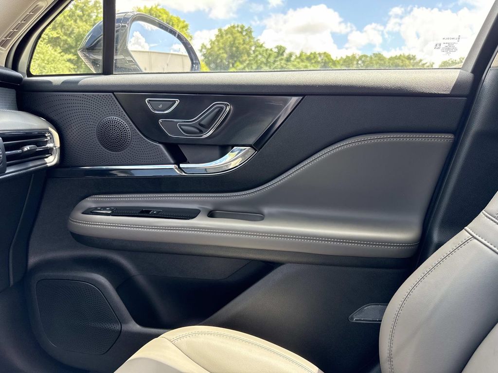 2026 Lincoln Corsair Premiere - Photo 22