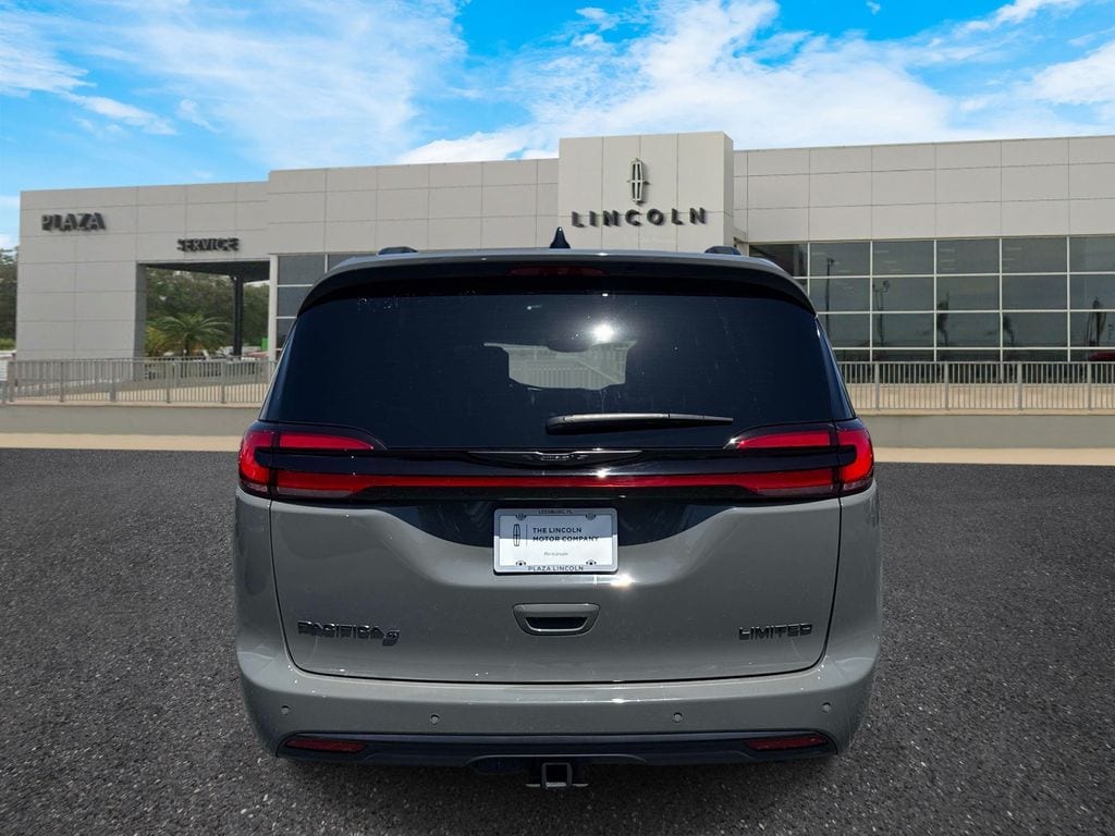 Used 2025 Chrysler Pacifica Limited Minivan/Van