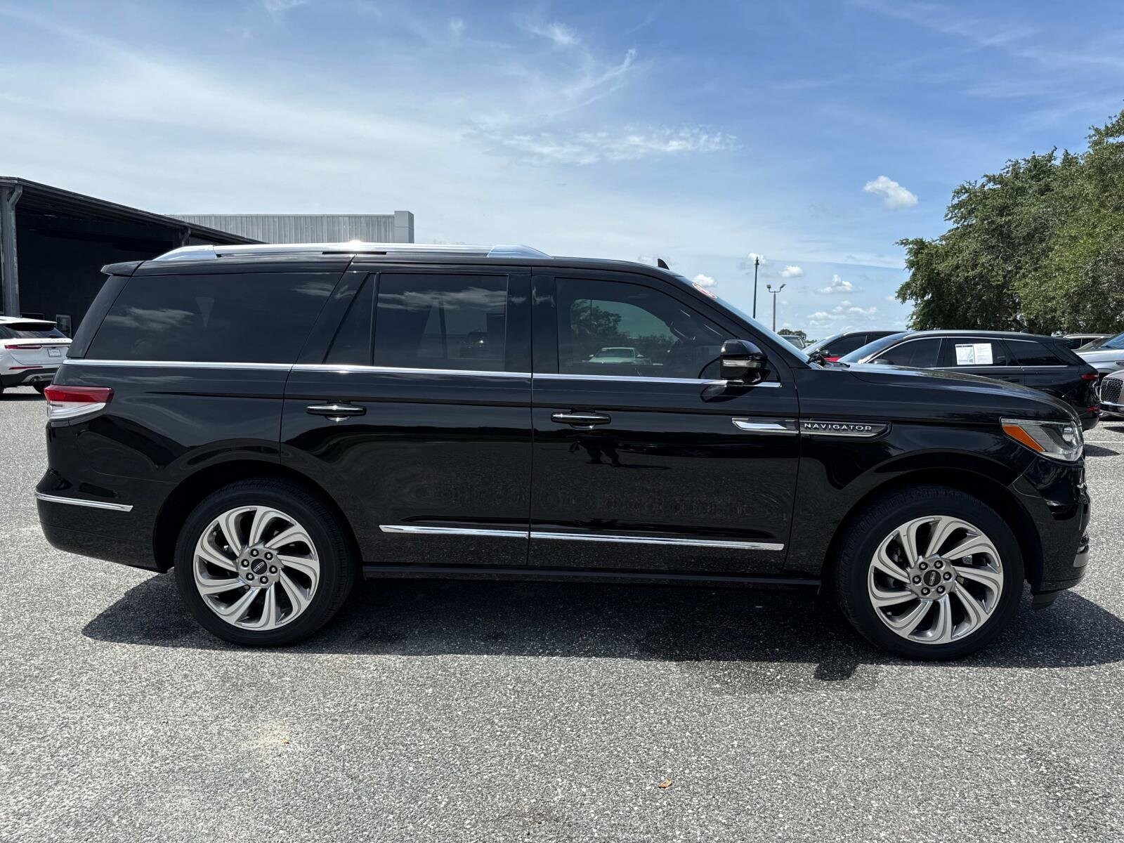 2024 Lincoln Navigator Reserve photo 3