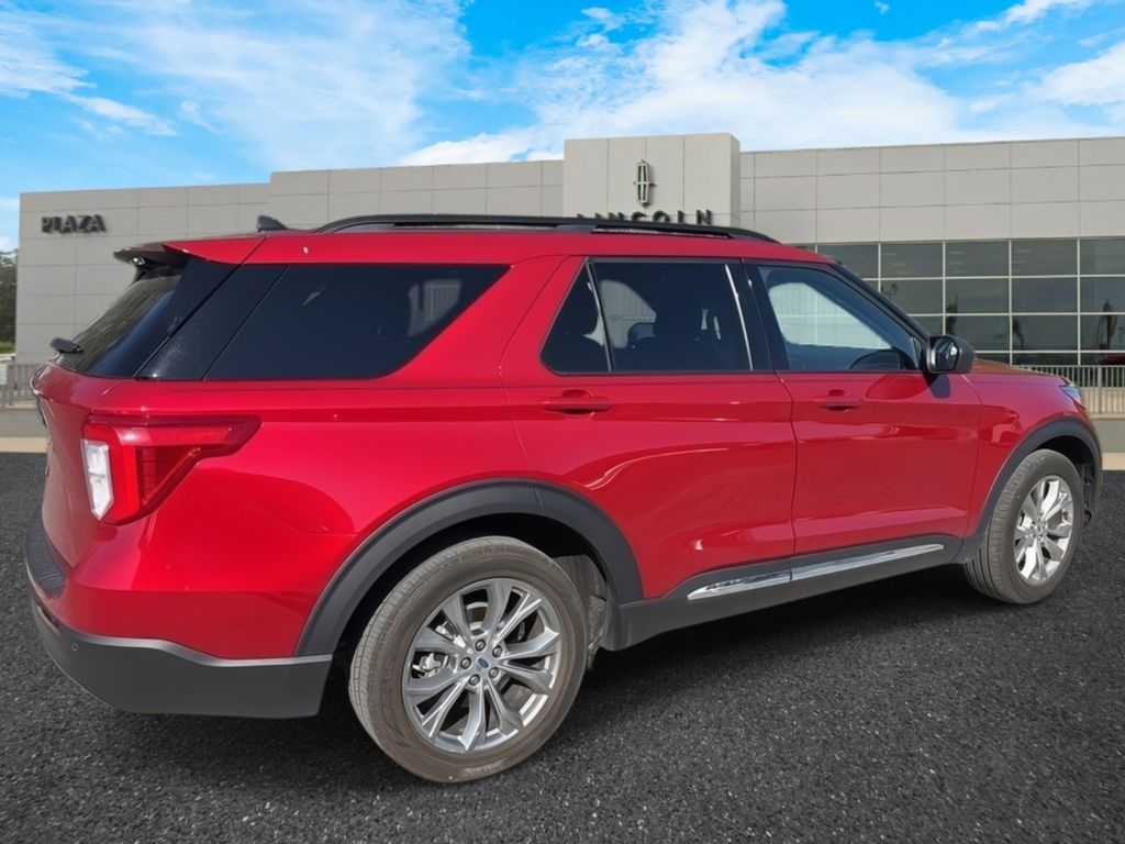 2023 Ford Explorer XLT photo 3