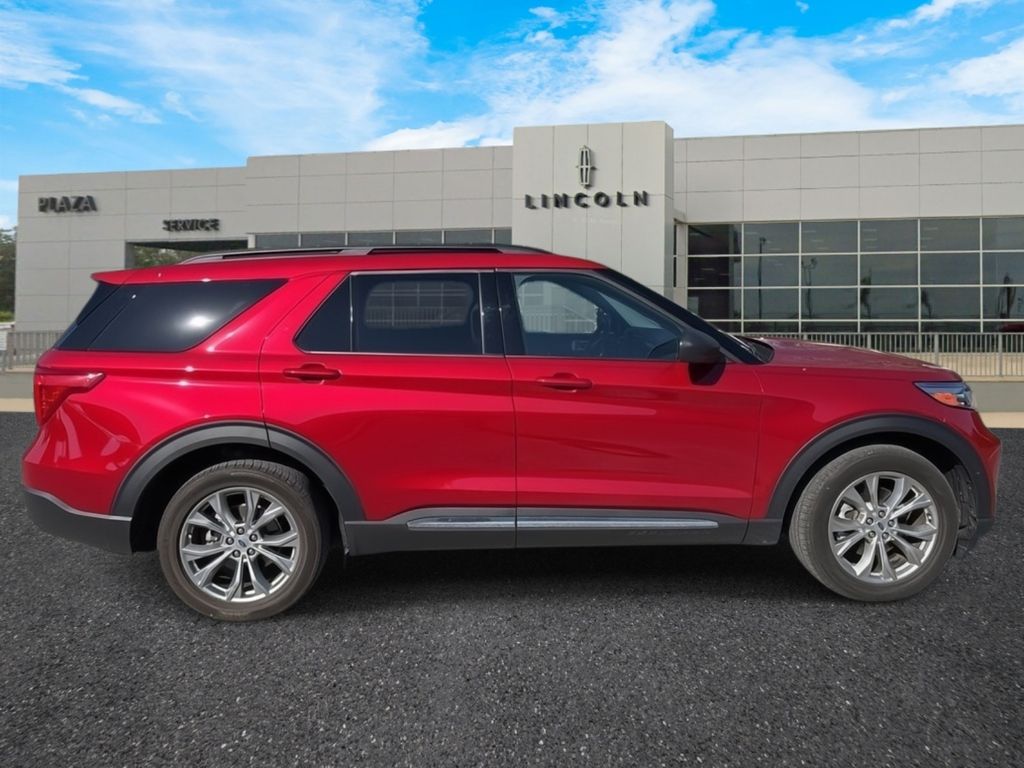 2023 Ford Explorer XLT photo 2