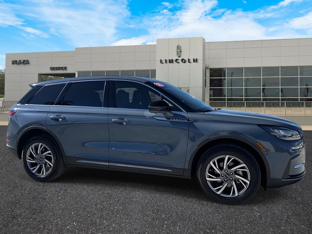 2023 Lincoln Corsair Base's photo