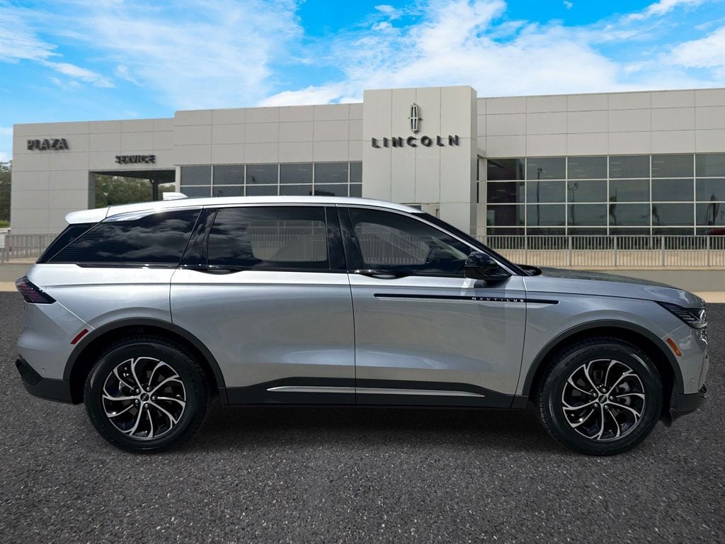2024 Lincoln Nautilus Premiere AWD's photo