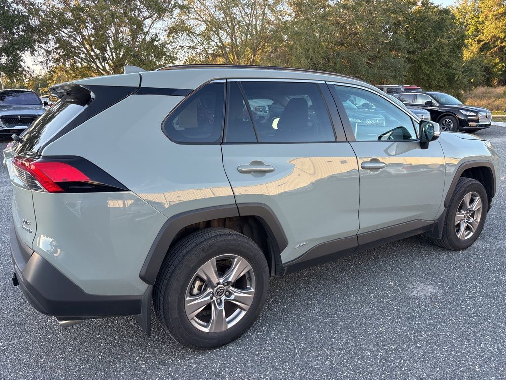 2023 Toyota RAV4 Hybrid XLE photo 3
