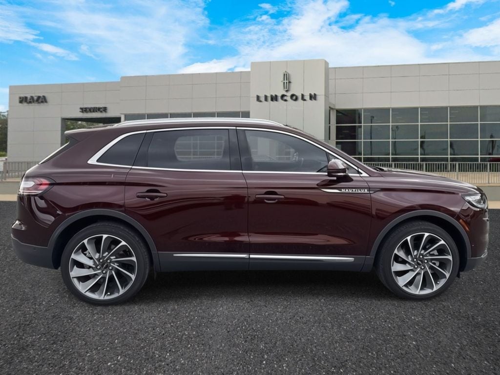 2023 Lincoln Nautilus Reserve photo 2