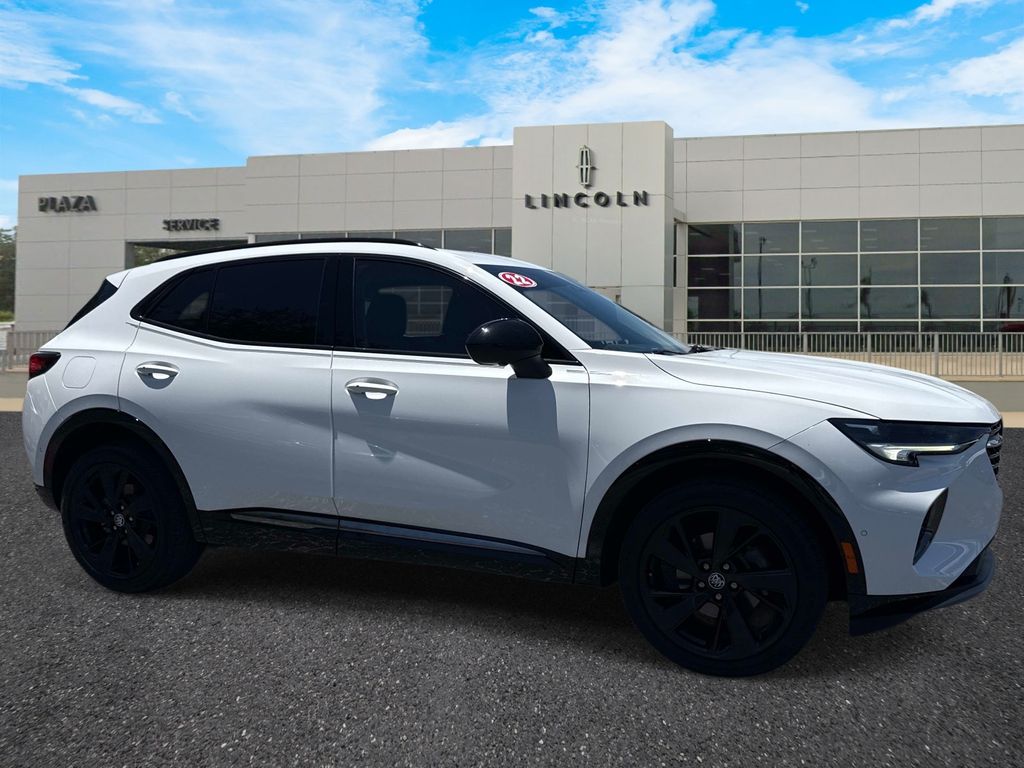 2022 Buick Envision Essence FWD's photo