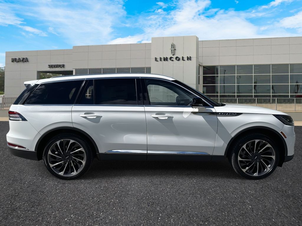 2025 Lincoln Aviator Reserve photo 2