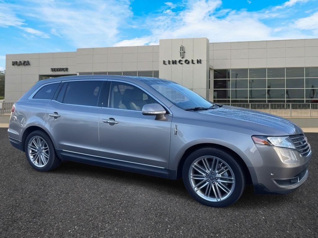 2019 Lincoln MKT Reserve's photo
