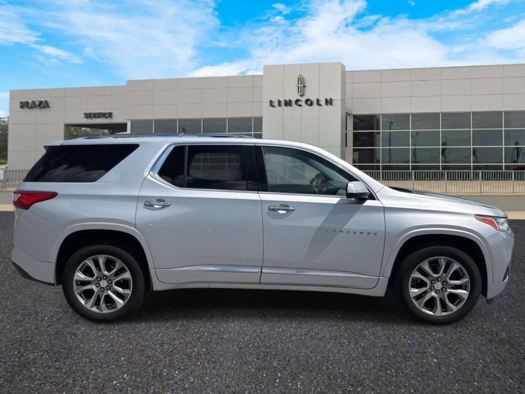 2019 Chevrolet Traverse Premier photo 2