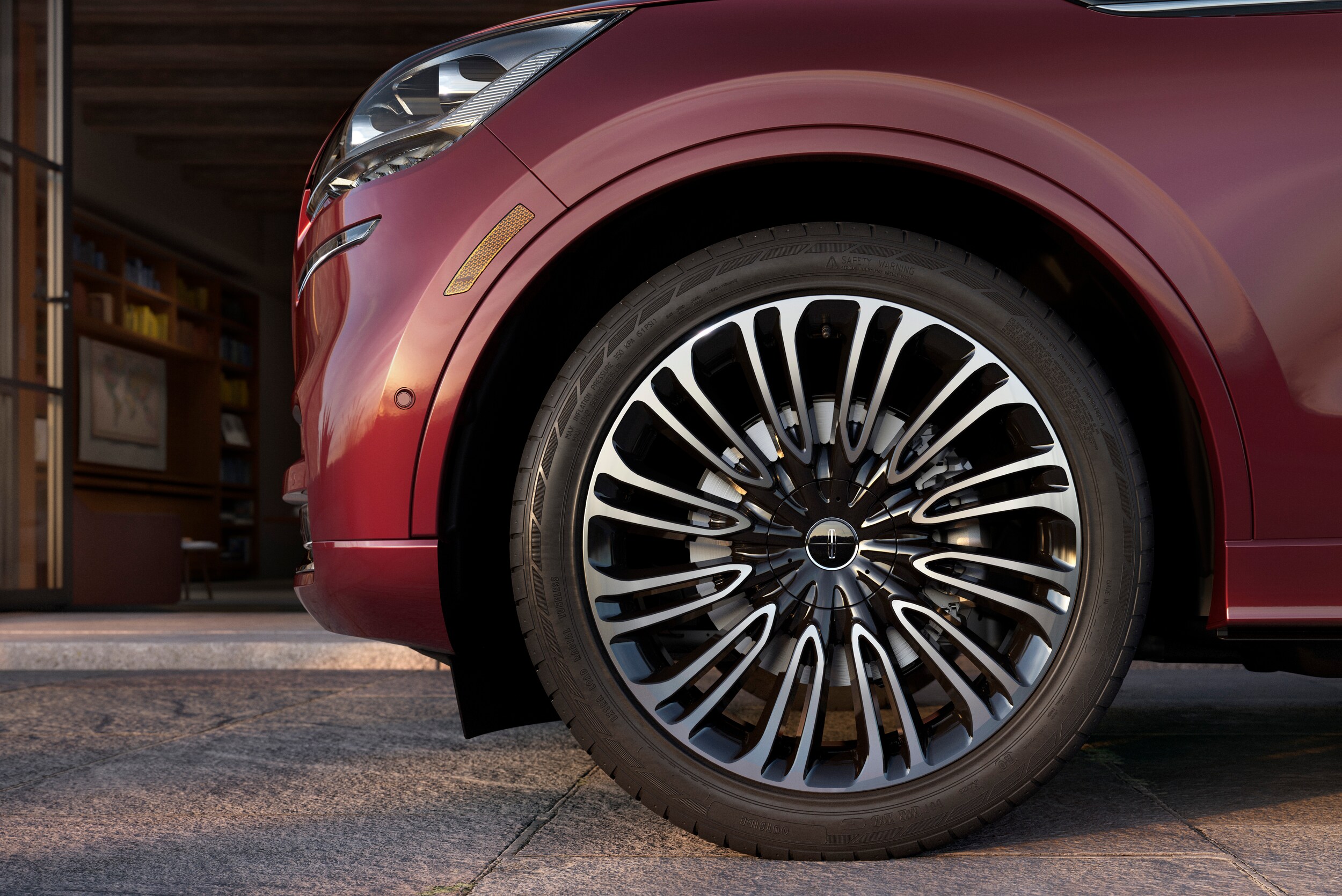 New Lincoln & Used Car Dealership Plaza Lincoln in Leesburg, FL