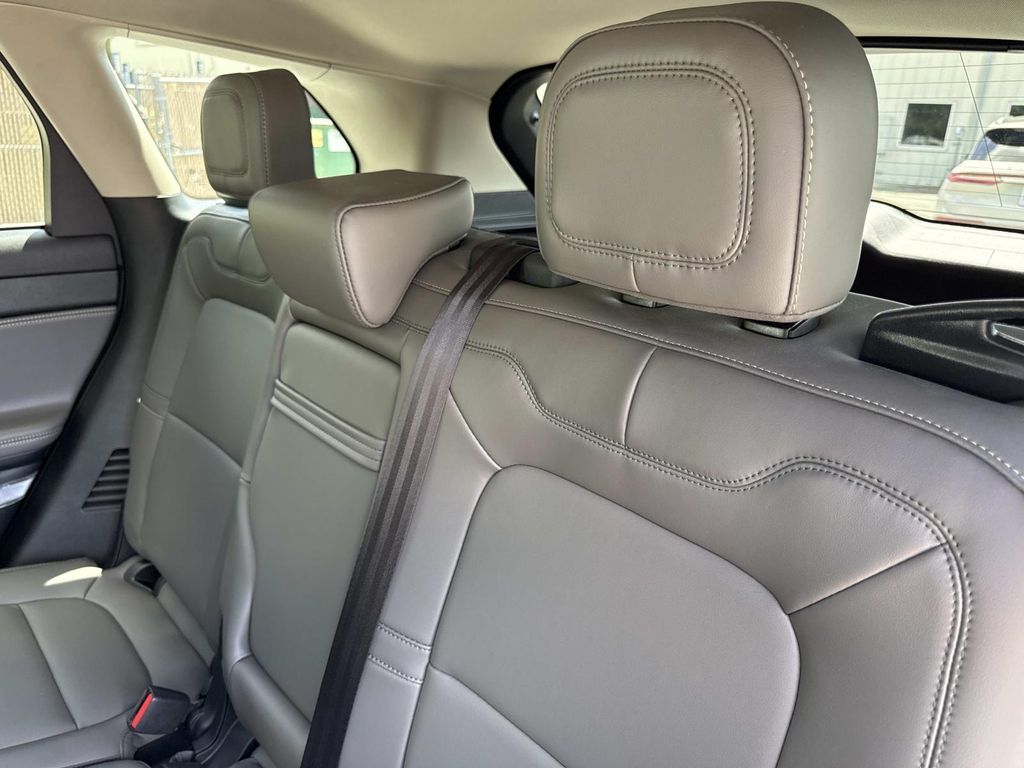 2026 Lincoln Corsair Premiere - Photo 14