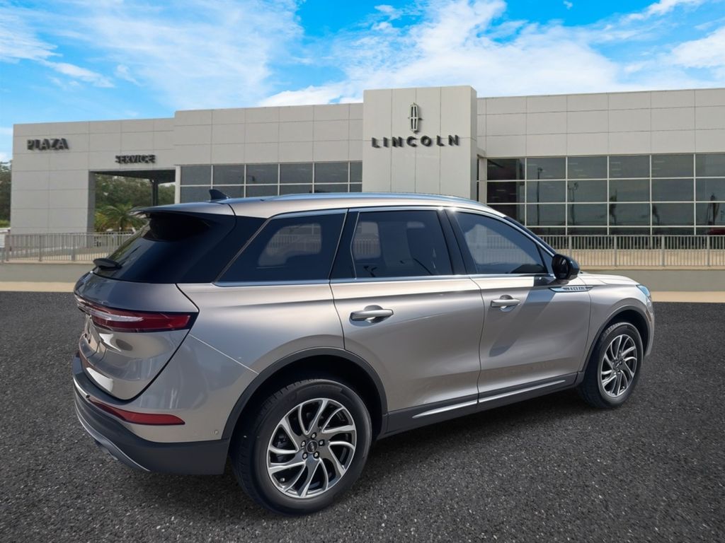 2020 Lincoln Corsair Standard photo 3