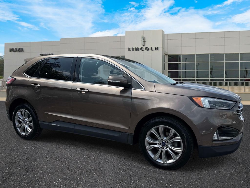 2019 Ford Edge Titanium's photo