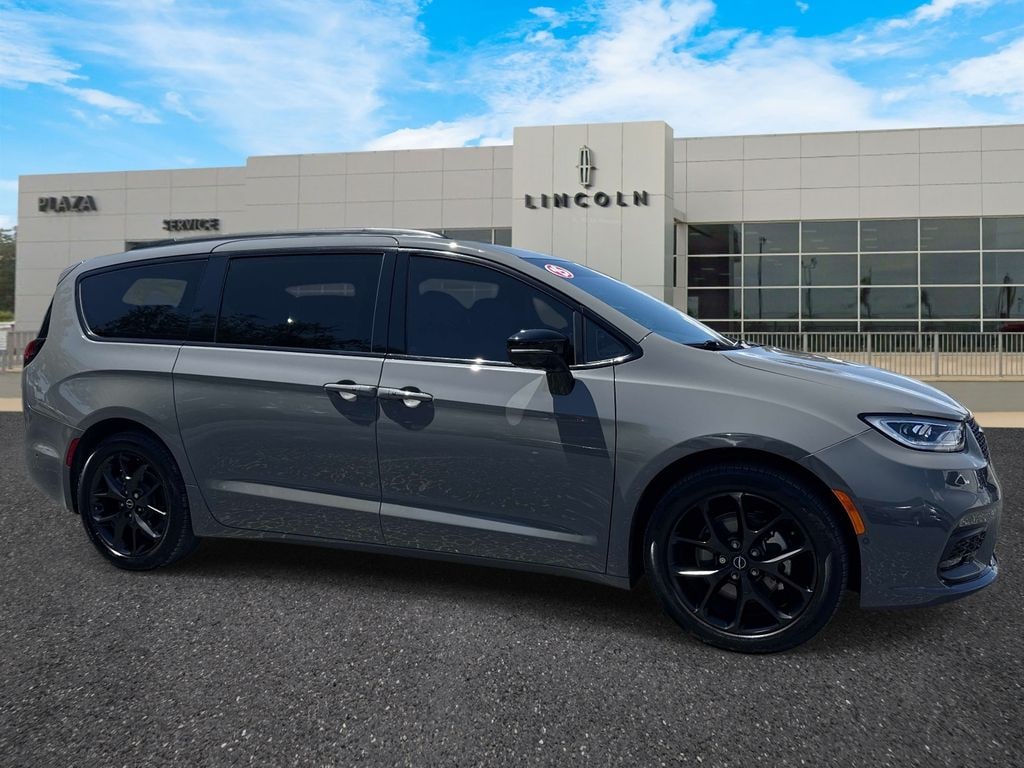 Used 2025 Chrysler Pacifica Limited Minivan/Van