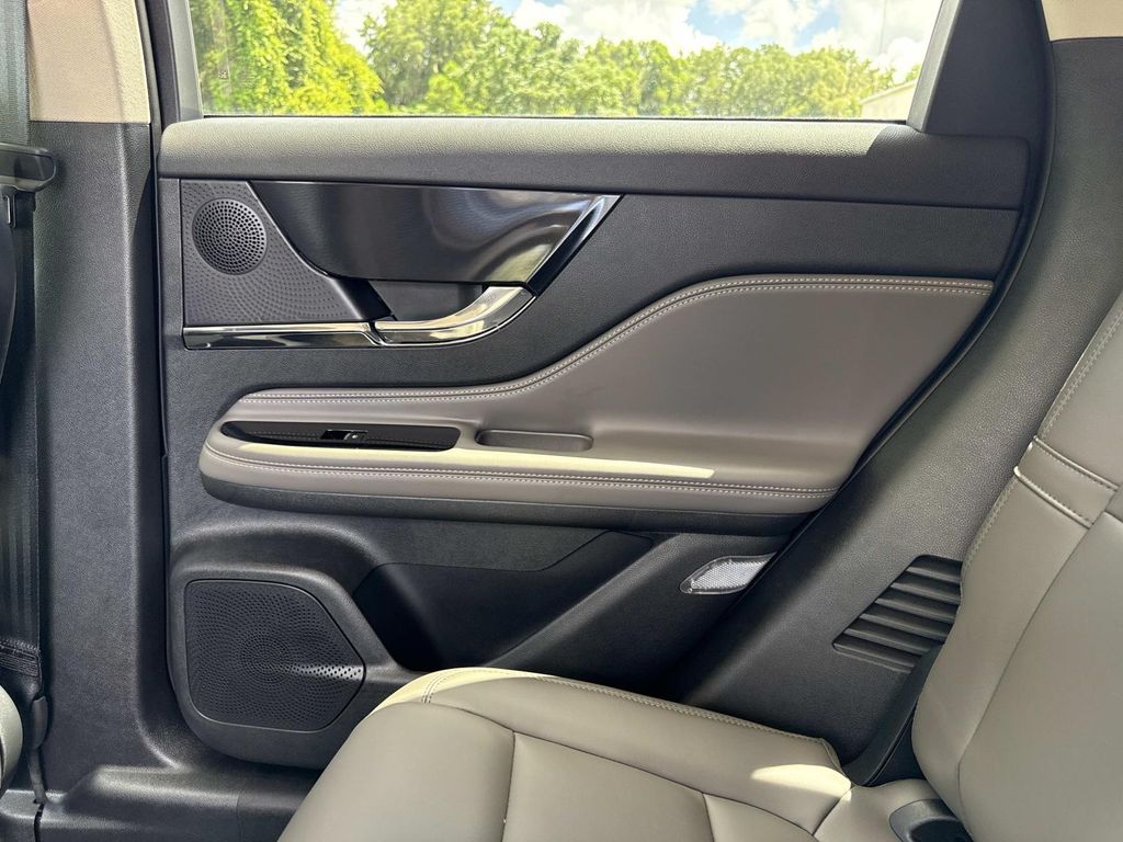 2026 Lincoln Corsair Premiere - Photo 15