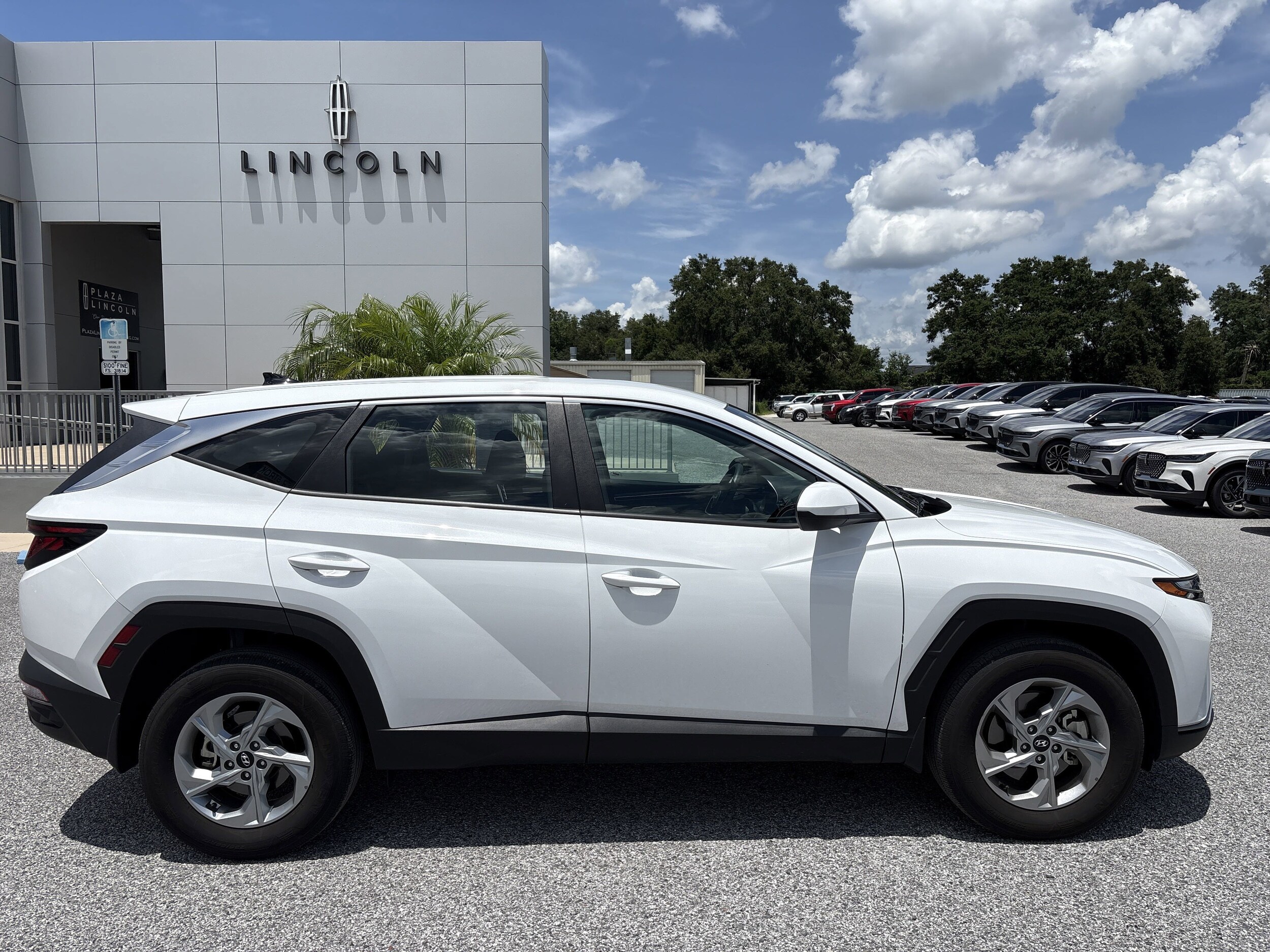 2023 Hyundai Tucson SE photo 2