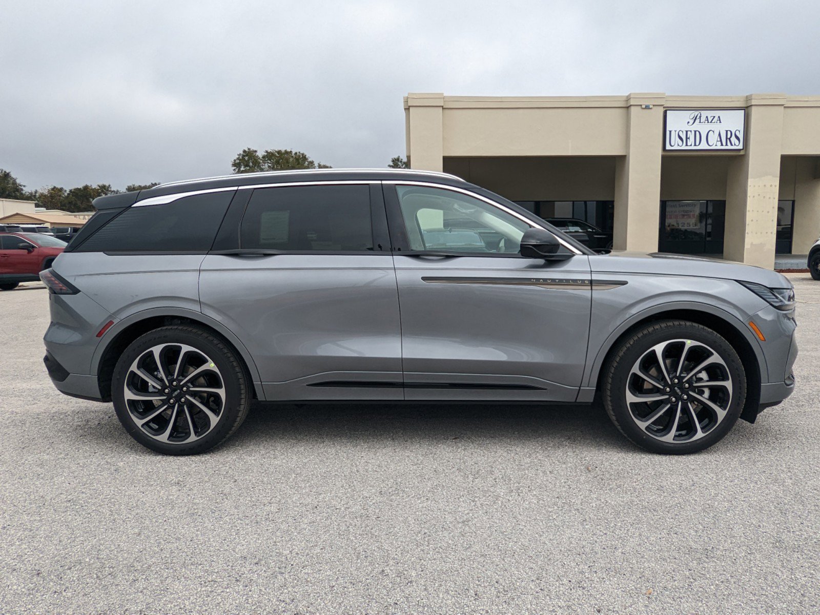 2025 Lincoln Nautilus Black Label photo 3