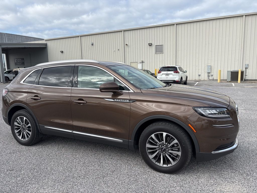 2022 Lincoln Nautilus Base's photo