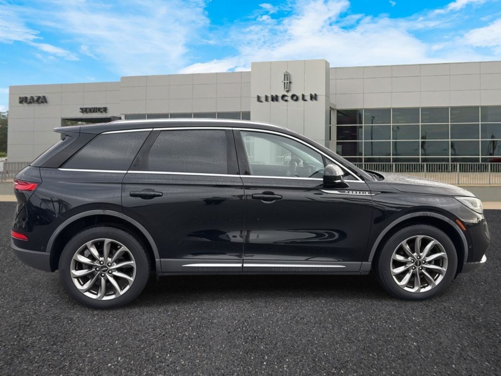 2020 Lincoln Corsair Standard photo 2