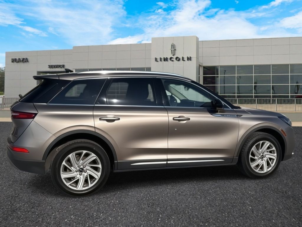 2020 Lincoln Corsair Standard photo 3
