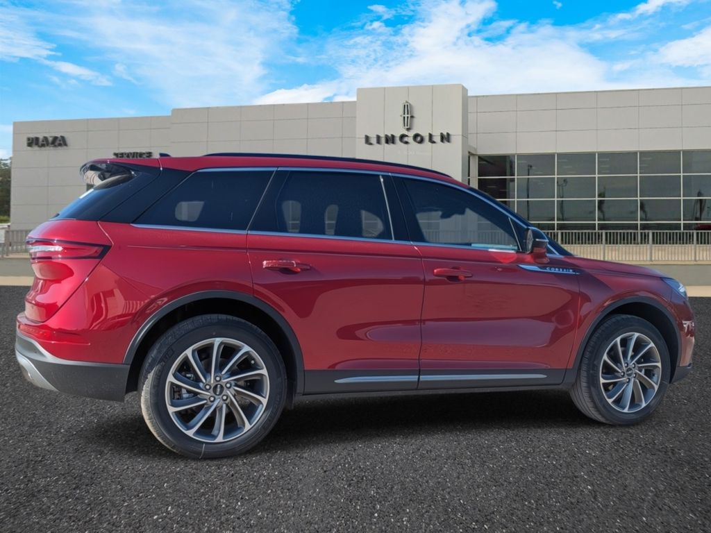 2025 Lincoln Corsair Premiere photo 3