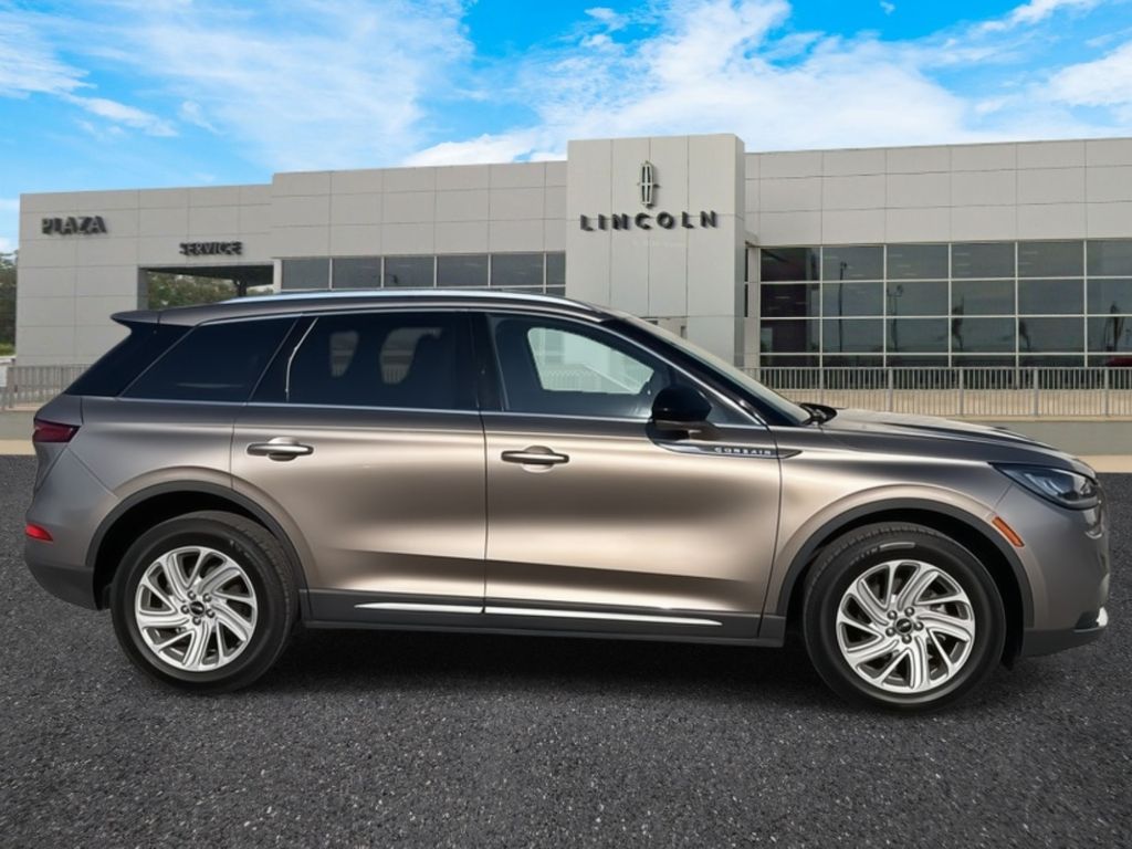 2020 Lincoln Corsair Standard photo 2