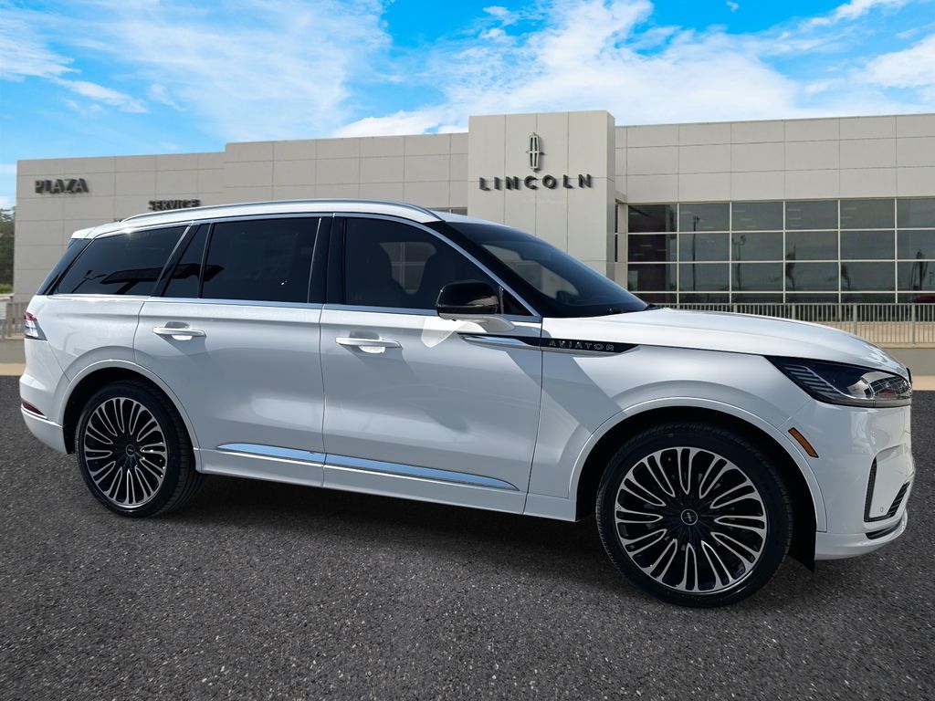 2026 Lincoln Aviator Black Label's photo