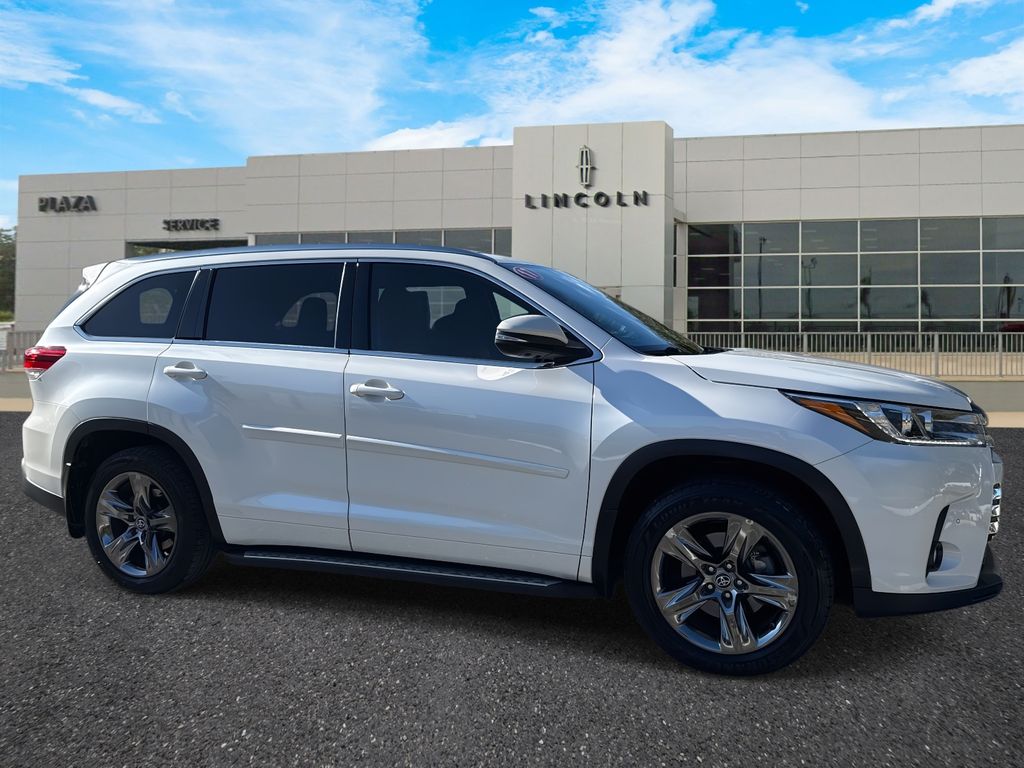 2017 Toyota Highlander Limited Platinum's photo