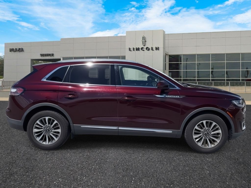 2019 Lincoln Nautilus Select photo 2