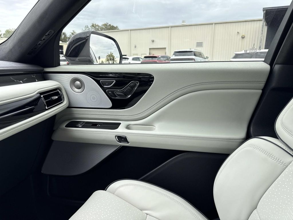 2025 Lincoln Aviator Black Label - Photo 23