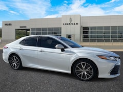 2022 Toyota Camry Hybrid XLE Sedan