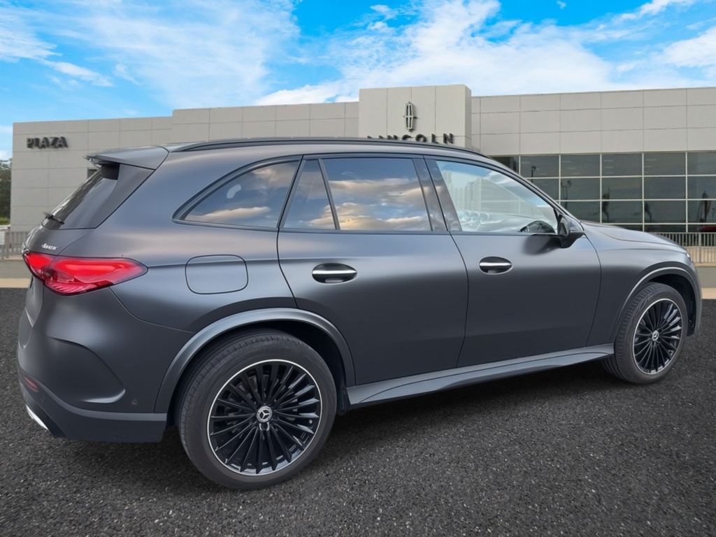 2025 Mercedes Benz GLC 300 4MATIC photo 3