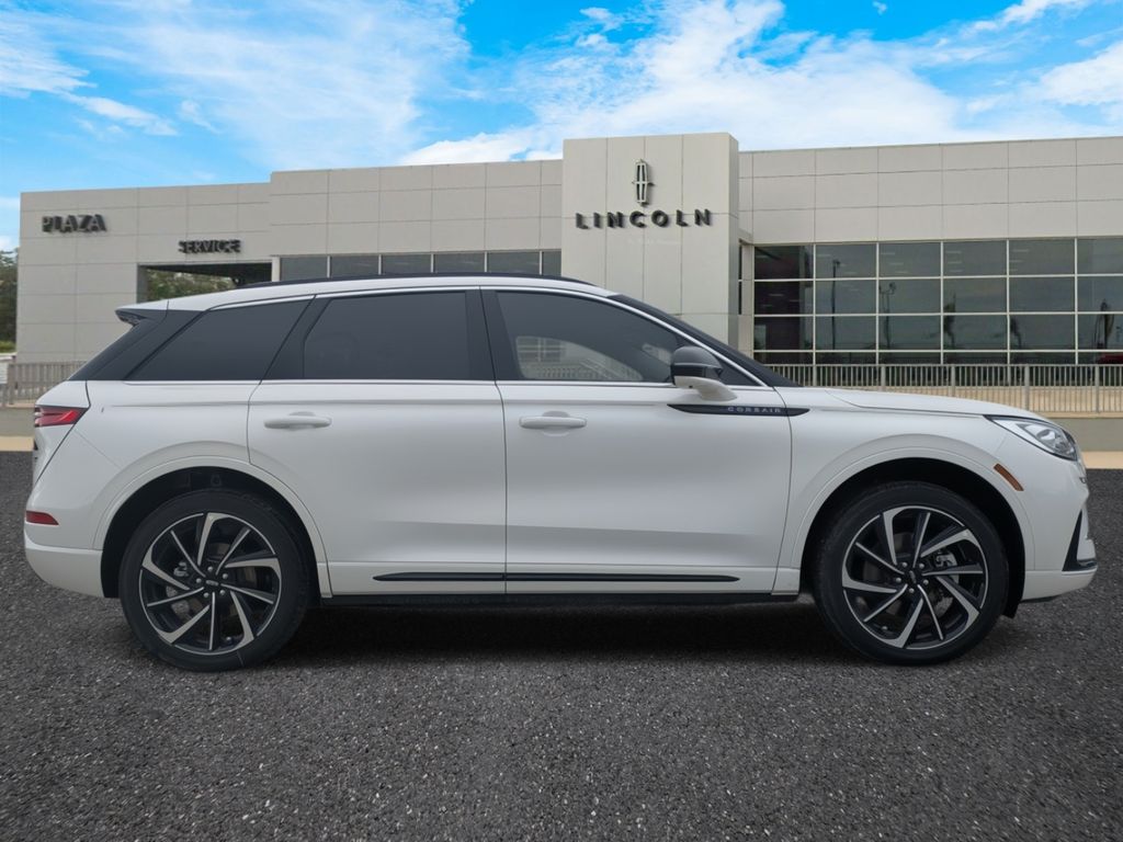 2025 Lincoln Corsair Grand Touring photo 2