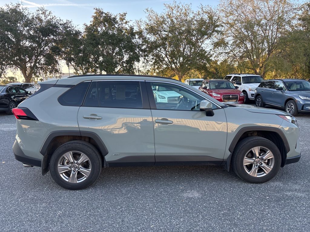 2023 Toyota RAV4 Hybrid XLE photo 2
